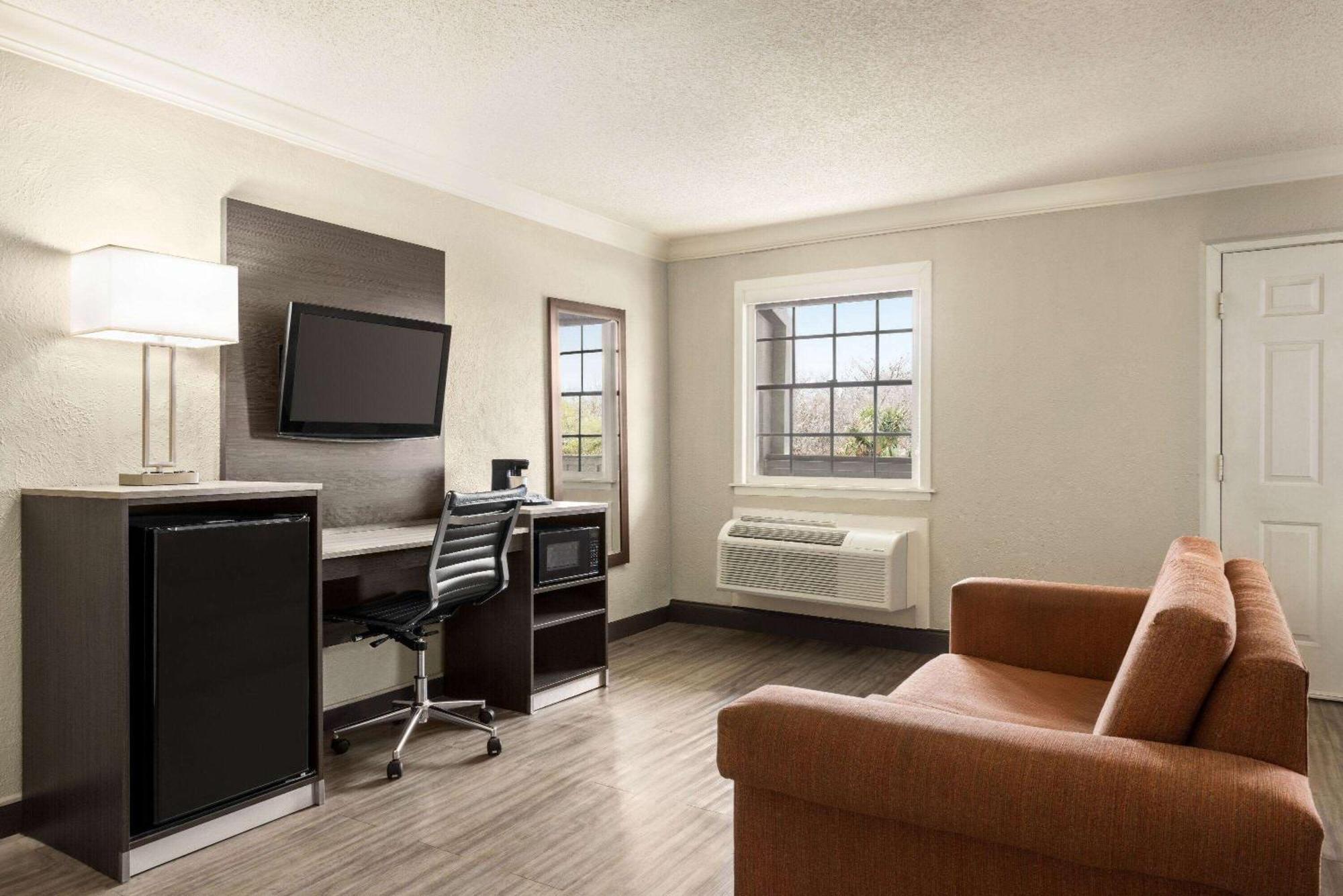 La Quinta Inn By Wyndham San Antonio Lackland Eksteriør bilde